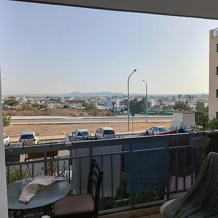 1 At Sharing Flat * לרנקה