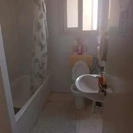 1 At Sharing Flat דירה *