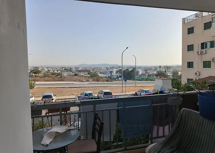 1 At Sharing Flat * לרנקה